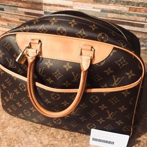 LOUIS VUITTON